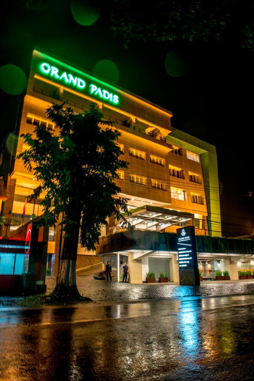 Grand Padis Hotel Bondowoso Dış mekan fotoğraf